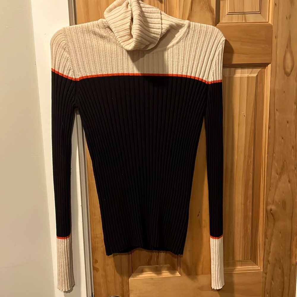 Liviana Conti women's sweater turtle neck size 42. Fits a size small
